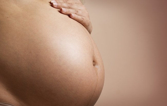 คุณแม่ควรปฏิบัติตัวอย่างไรบ้างในขณะที่ตั้งครรภ์